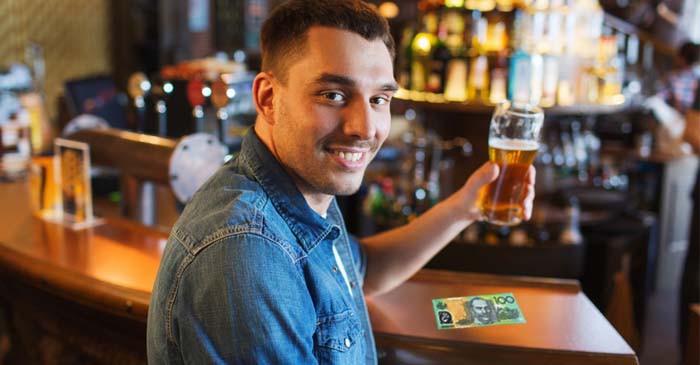 Entire Pub Wonders If Bloke Paying For Beers With A Green Note Is A ...